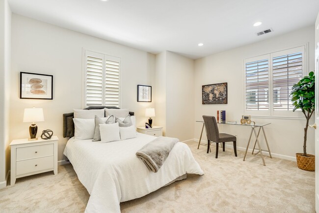 Building Photo - Comfortable and nicely upgraded home for r...