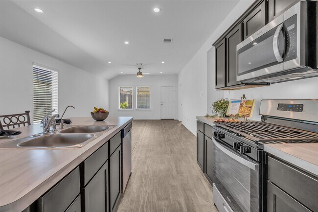 Building Photo - 14129 Upper Gardenia Ln
