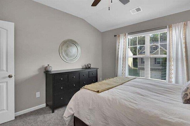 Building Photo - 307 Lakeside Ln