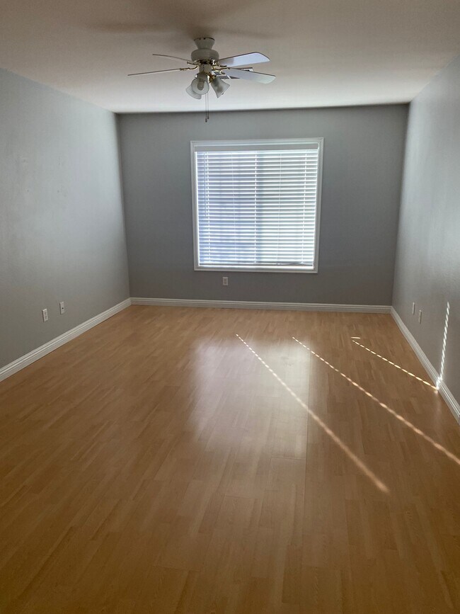 Building Photo - 2630 Heathrow St