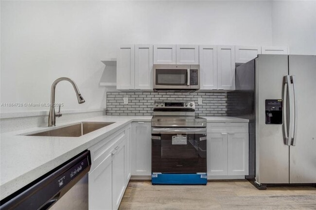 Building Photo - 3 bedroom in Hialeah FL 33015