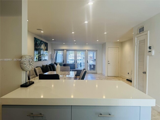 Building Photo - 1987 NE 123rd St