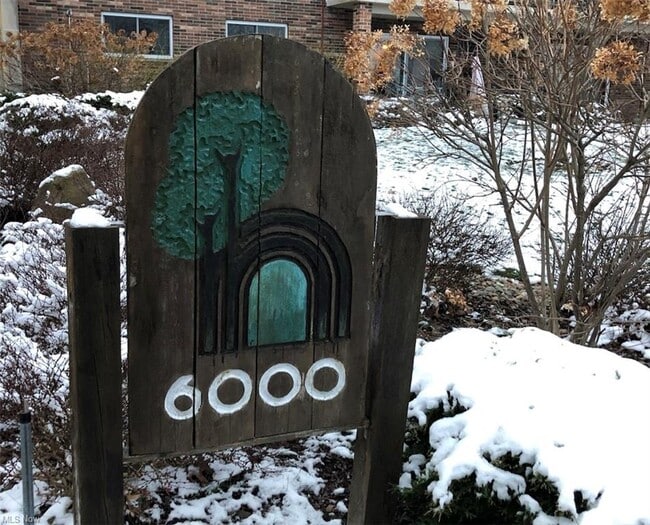 Building Photo - 6000 Nob Hill Dr