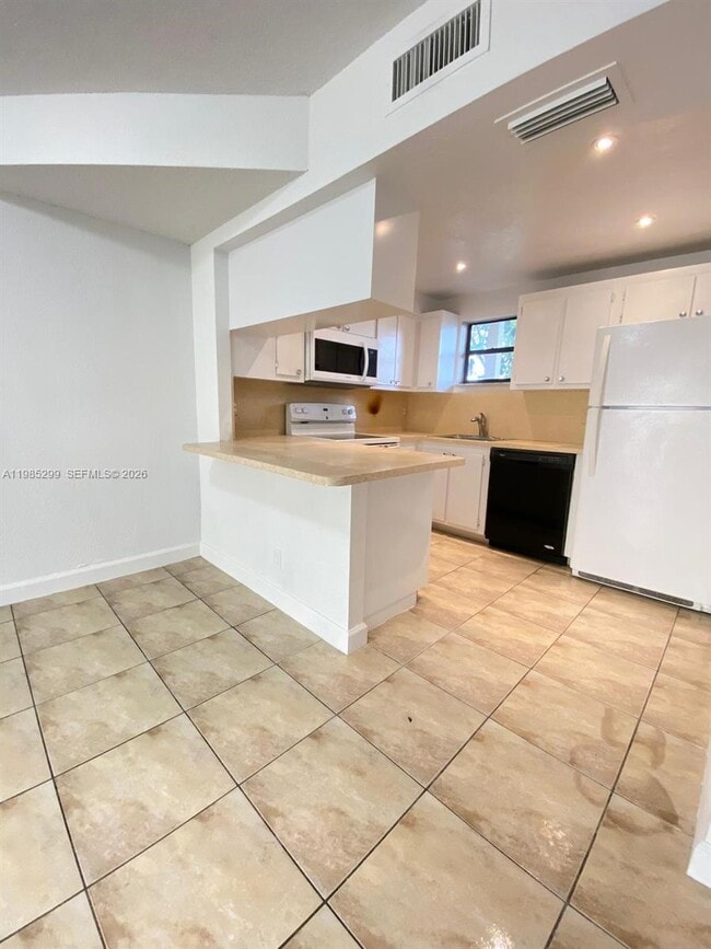 Building Photo - 8290 Lake Dr