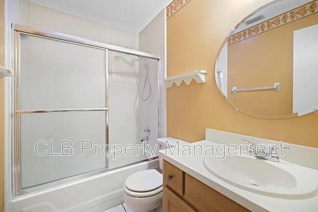 Building Photo - Lovely 2 bedroom/2 bathroom duplex in Port Orange
