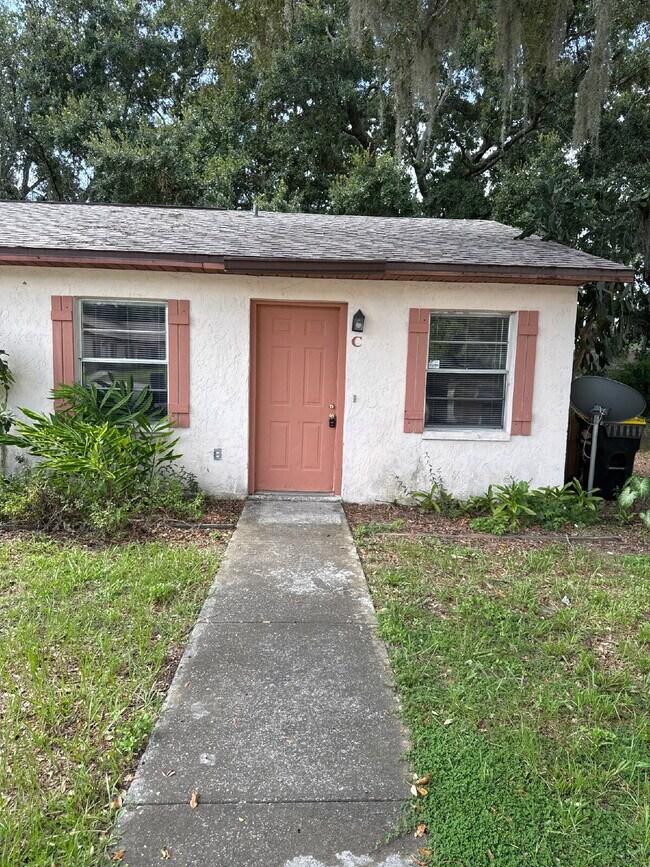 Building Photo - One bedroom One Bath available
