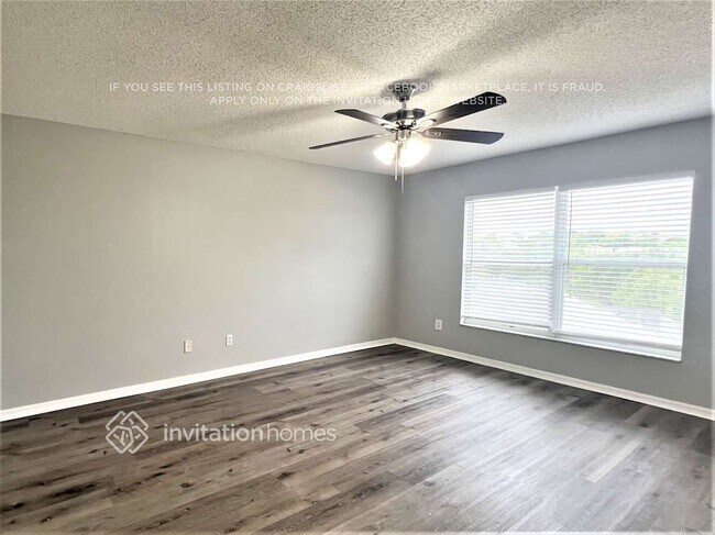 Building Photo - 1918 Knollcrest Dr