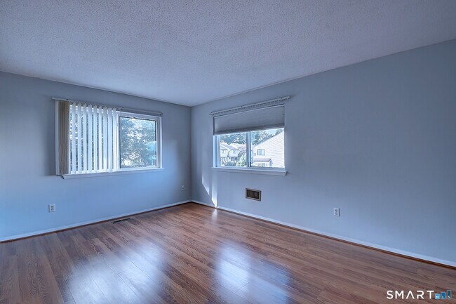 Building Photo - 545 Cypress Rd