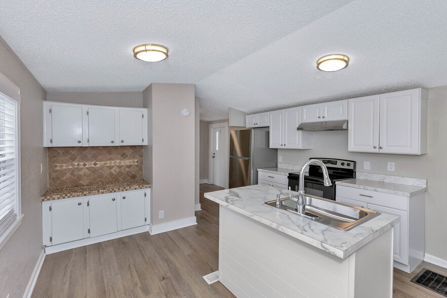 Building Photo - 415 W Limestone Rd