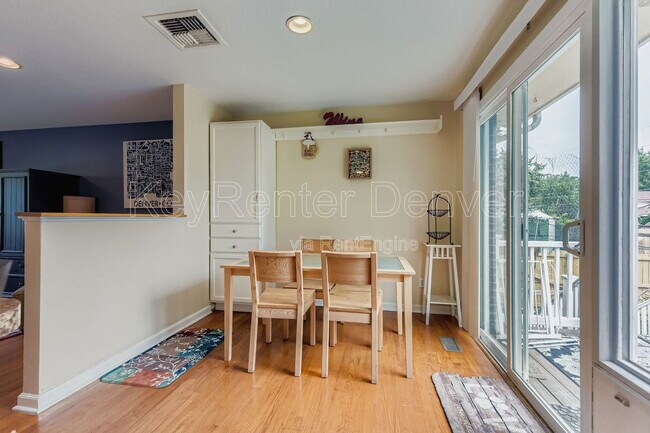 Building Photo - 2796 S Quay Way