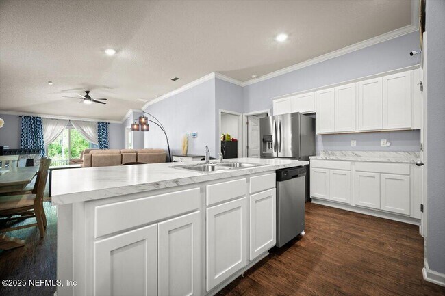 Building Photo - 6092 Bucking Bronco Dr