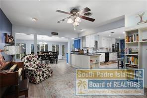 Building Photo - 505 W Esperanza Ave