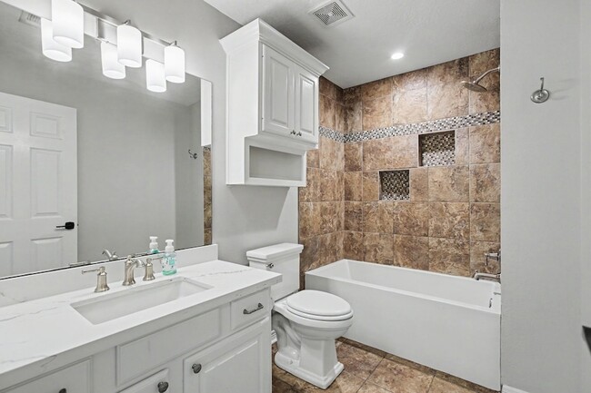 Building Photo - 10718 Fairview Dr
