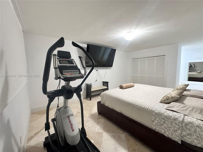 Building Photo - 9225 Collins Ave