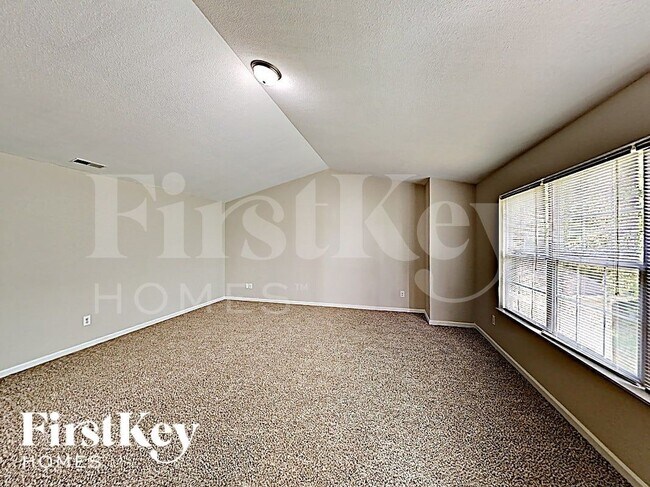 Building Photo - 11105 Falls Church Dr