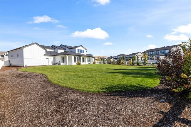 Building Photo - Luxury 5-Bed + Bonus + RV Garage Home for ...