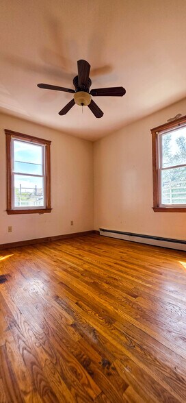 Building Photo - 97 Elm St