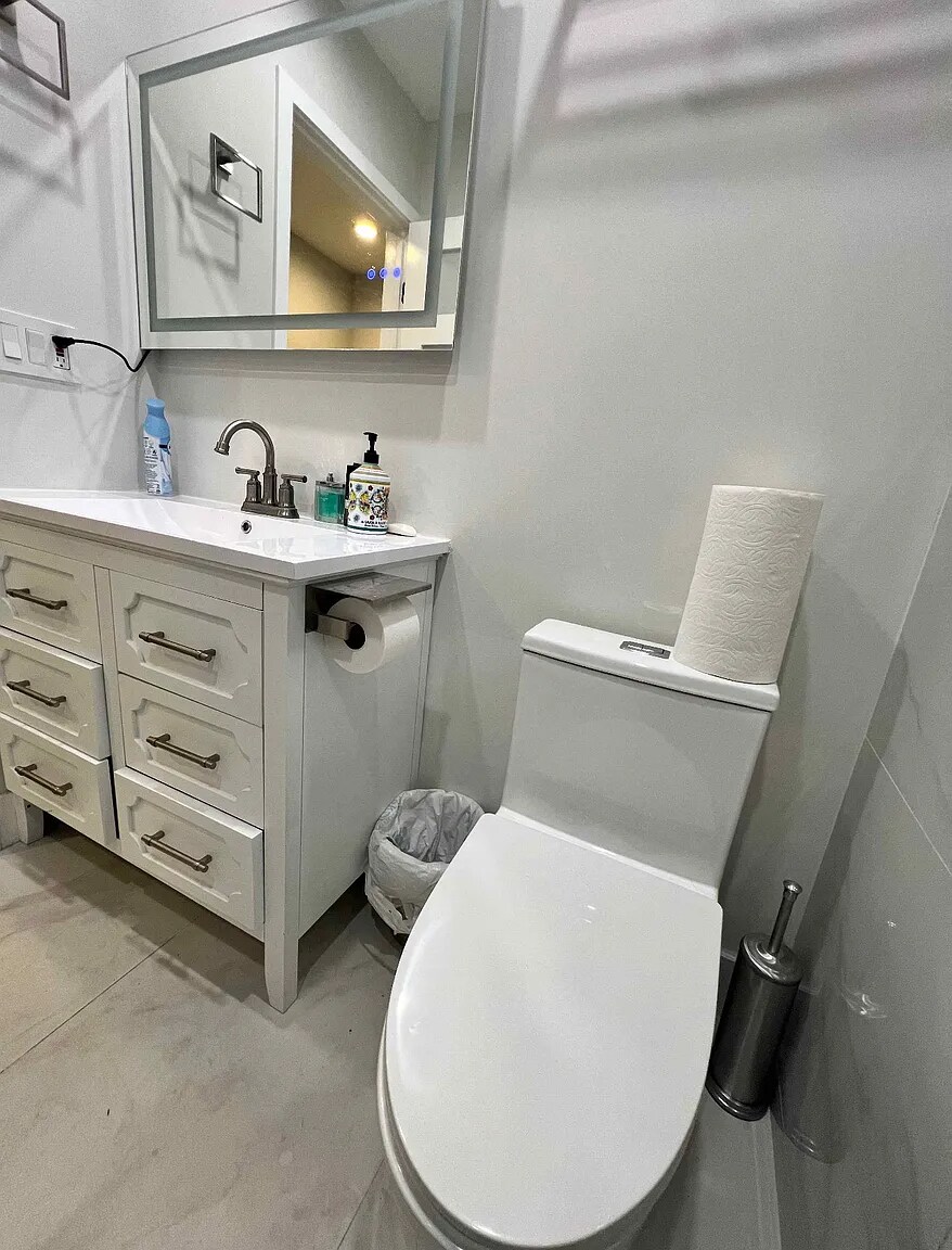 Building Photo - 8852 Bluffdale Dr