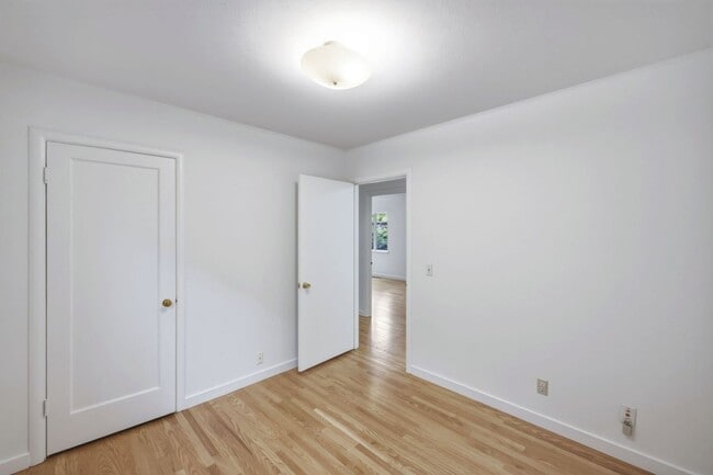 Building Photo - Upgraded 4 Bed, 2 Bath Home on Charming Tree Lined Street in Desirable Crescent Park