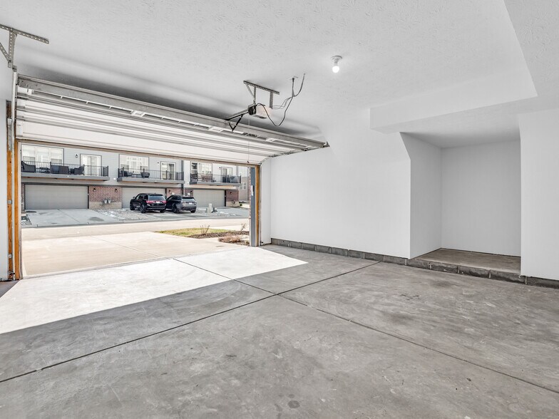 Building Photo - 8238 Bostic Dr