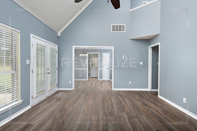 Building Photo - Creole Style 3 Bed 2.5 Bath Home on Oversized Lot