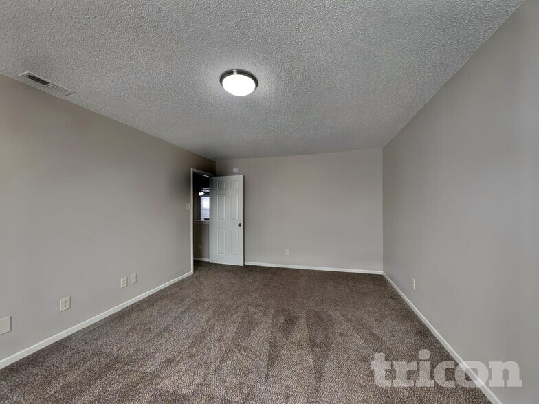 Building Photo - 9017 Southernwood Way