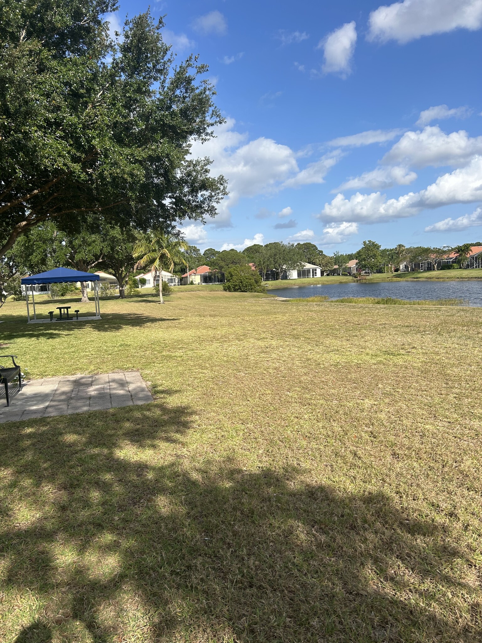 Building Photo - 895 SW Lake Charles Cir