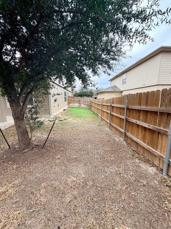 Building Photo - 741 Clearbrook Ave