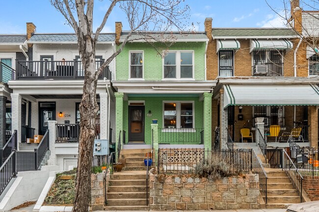 Building Photo - 1236 Oates St NE