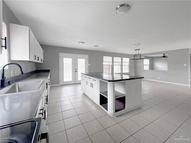 Building Photo - 4116 Petunia Ave