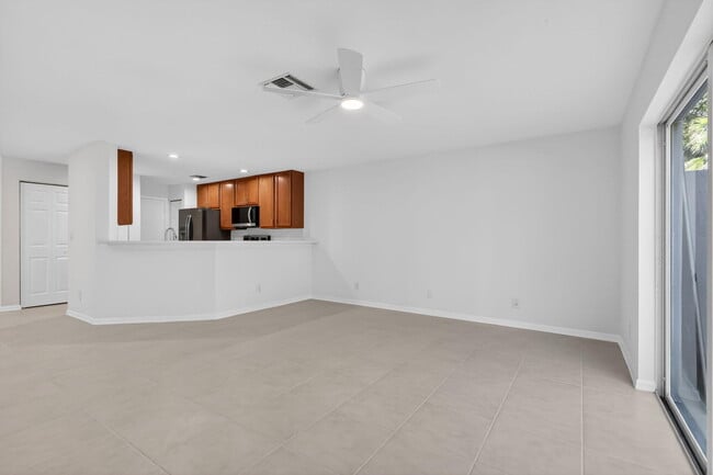 Building Photo - 16218 Sierra Palms Dr