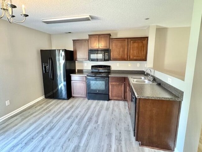 Building Photo - Cordova 3 Bedroom 2.5 Bath Home Houston Le...
