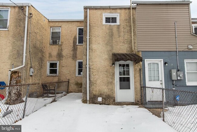 Building Photo - 614 Clark St