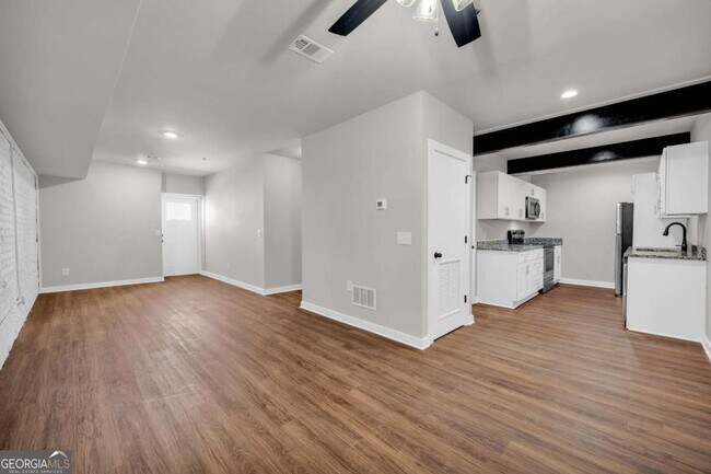 Building Photo - 86 S Forest Ave