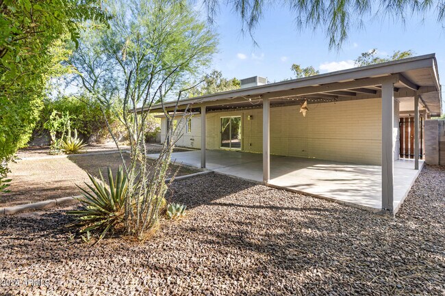 Building Photo - 1832 E Campbell Ave