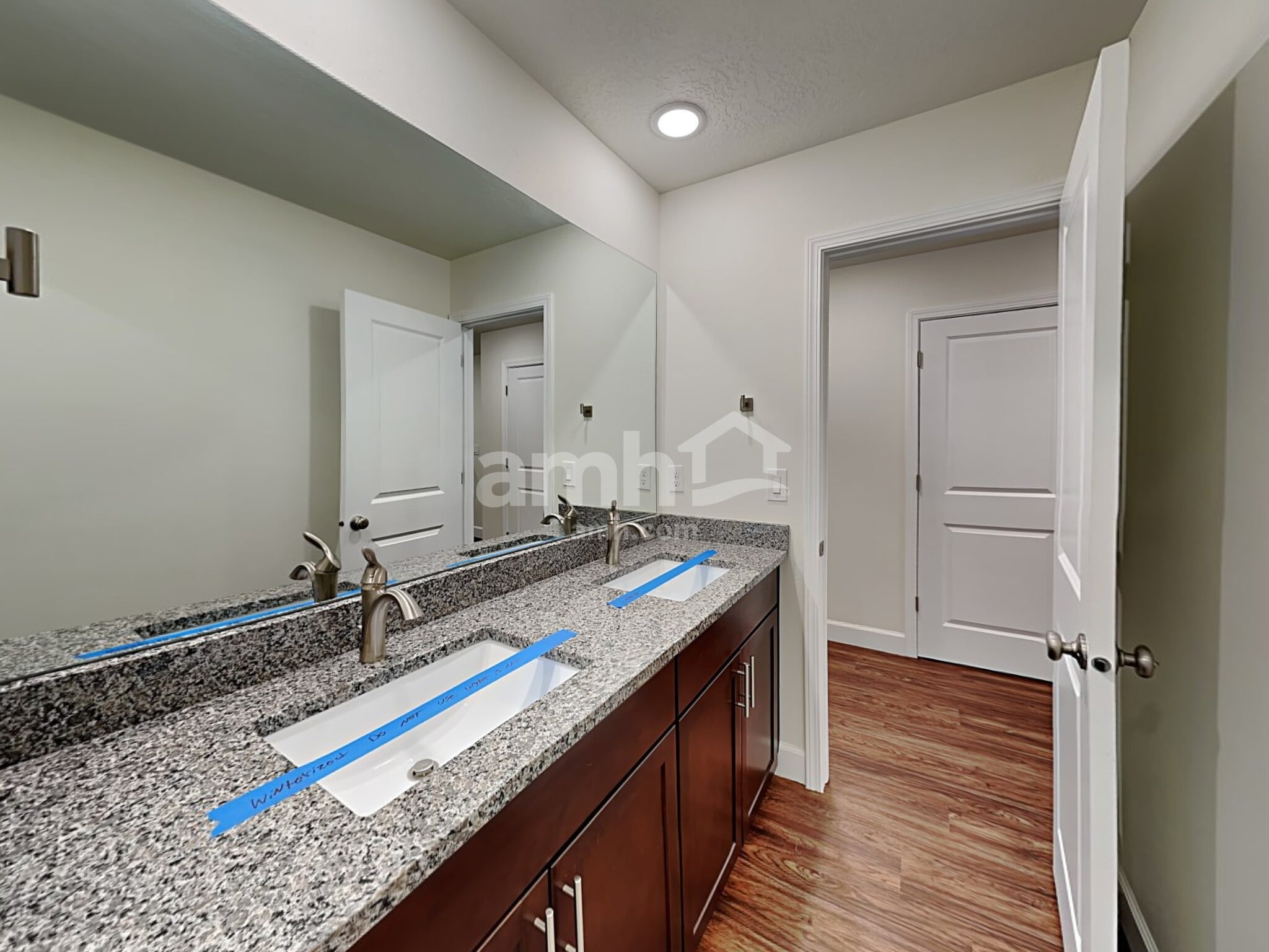 Building Photo - 2403 E Surry Way