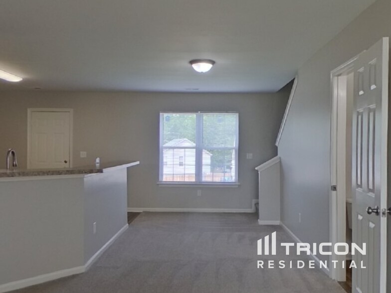 Building Photo - 1513 Crandon Dr