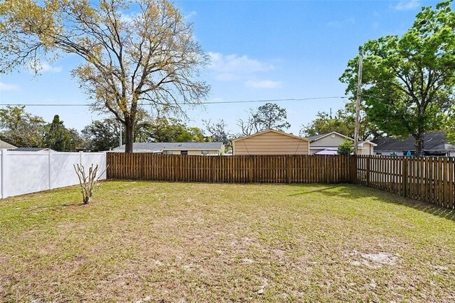 Building Photo - 9605 N Edison Ave