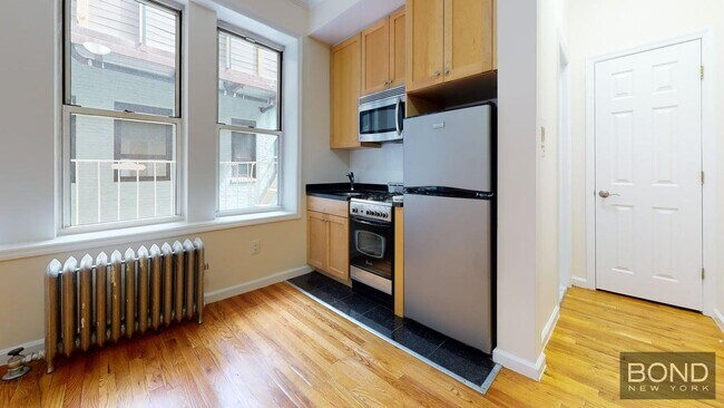 Building Photo - 117 W 13th St