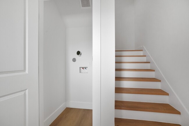 Building Photo - 2419 Rosewood St