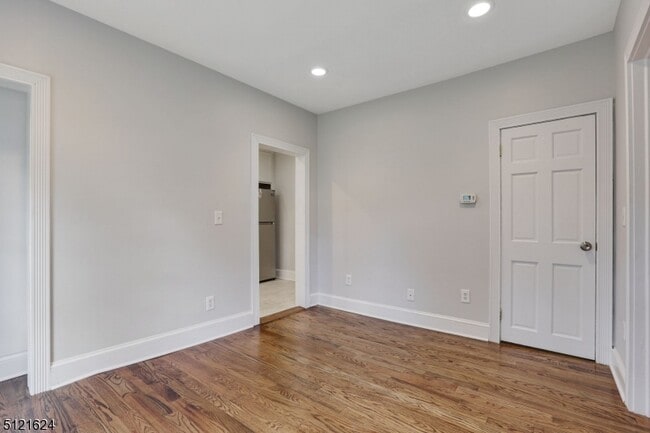 Building Photo - 302 N 10th St
