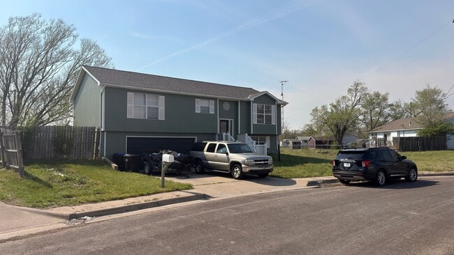 Building Photo - 1723 SW 72nd Pl