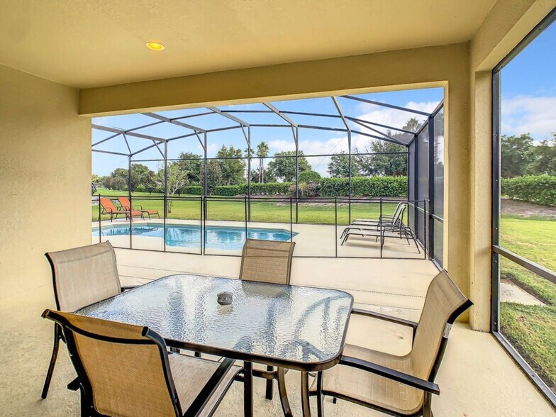 Building Photo - 2533 Rosemont Cir