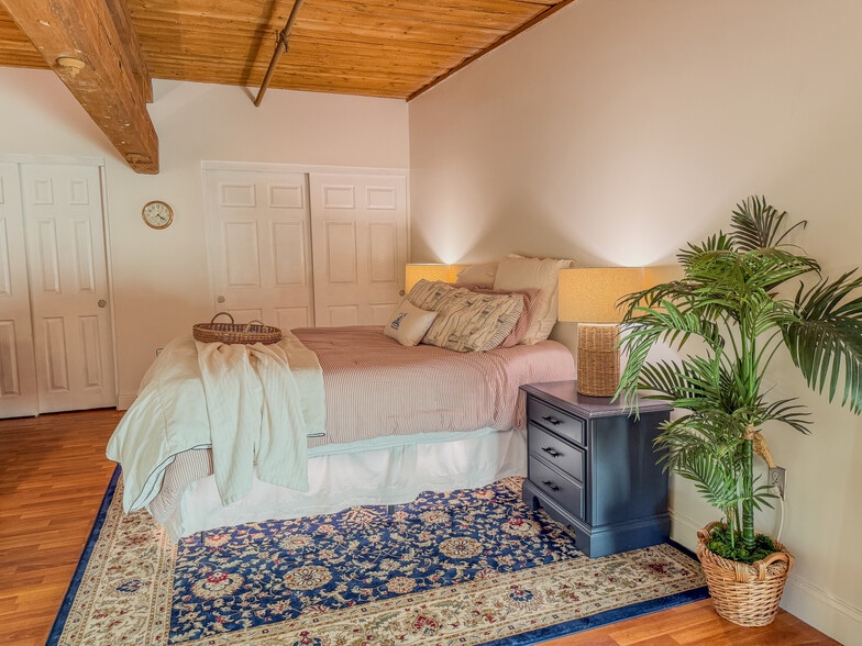 Building Photo - 494 Woonasquatucket Ave