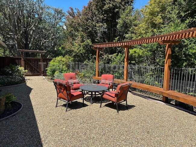 Building Photo - Beautiful 4 Bed, 2 Bath, 2,166 sqft Lafaye...