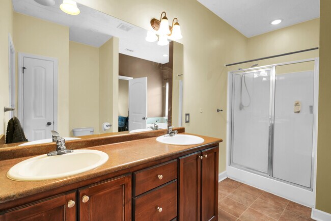 Building Photo - 68 Lincoln Way