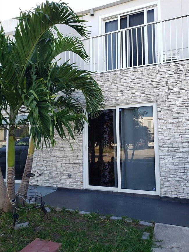 Building Photo - 26132 SW 136 Ct