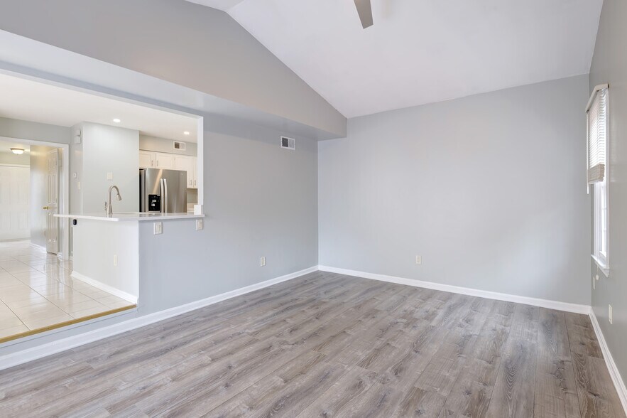 Building Photo - 8010 Old Parsonage Ct