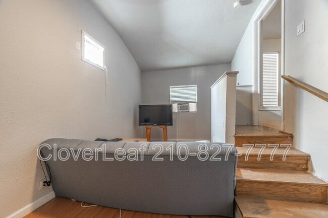 Building Photo - 210 Harwood Dr