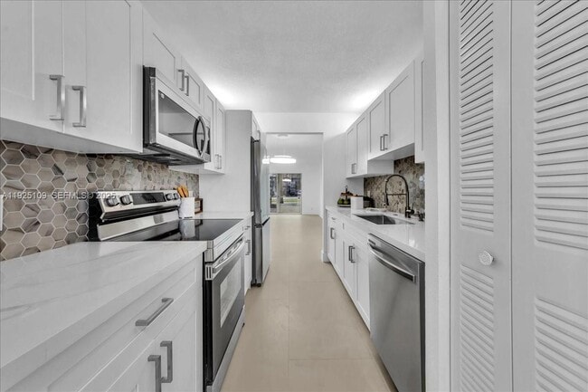 Building Photo - 650 SW 124th Terrace